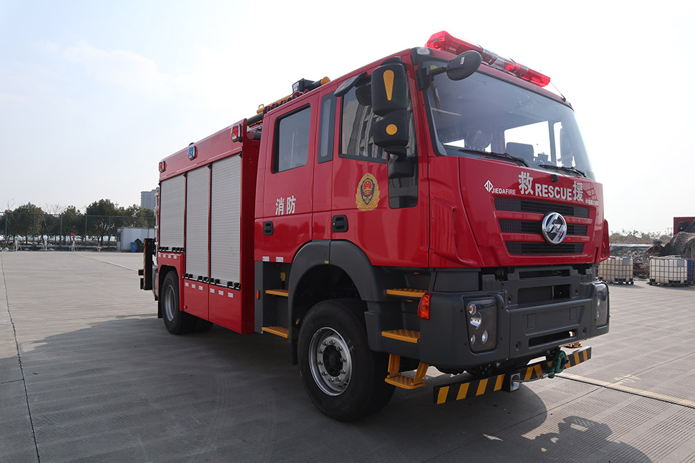 SJD5180TXFJY130/HYA 捷达消防牌抢险救援消防车图片