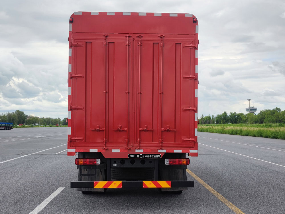 解放牌CA5171CCYP62K1L4E6倉柵式運(yùn)輸車公告圖片