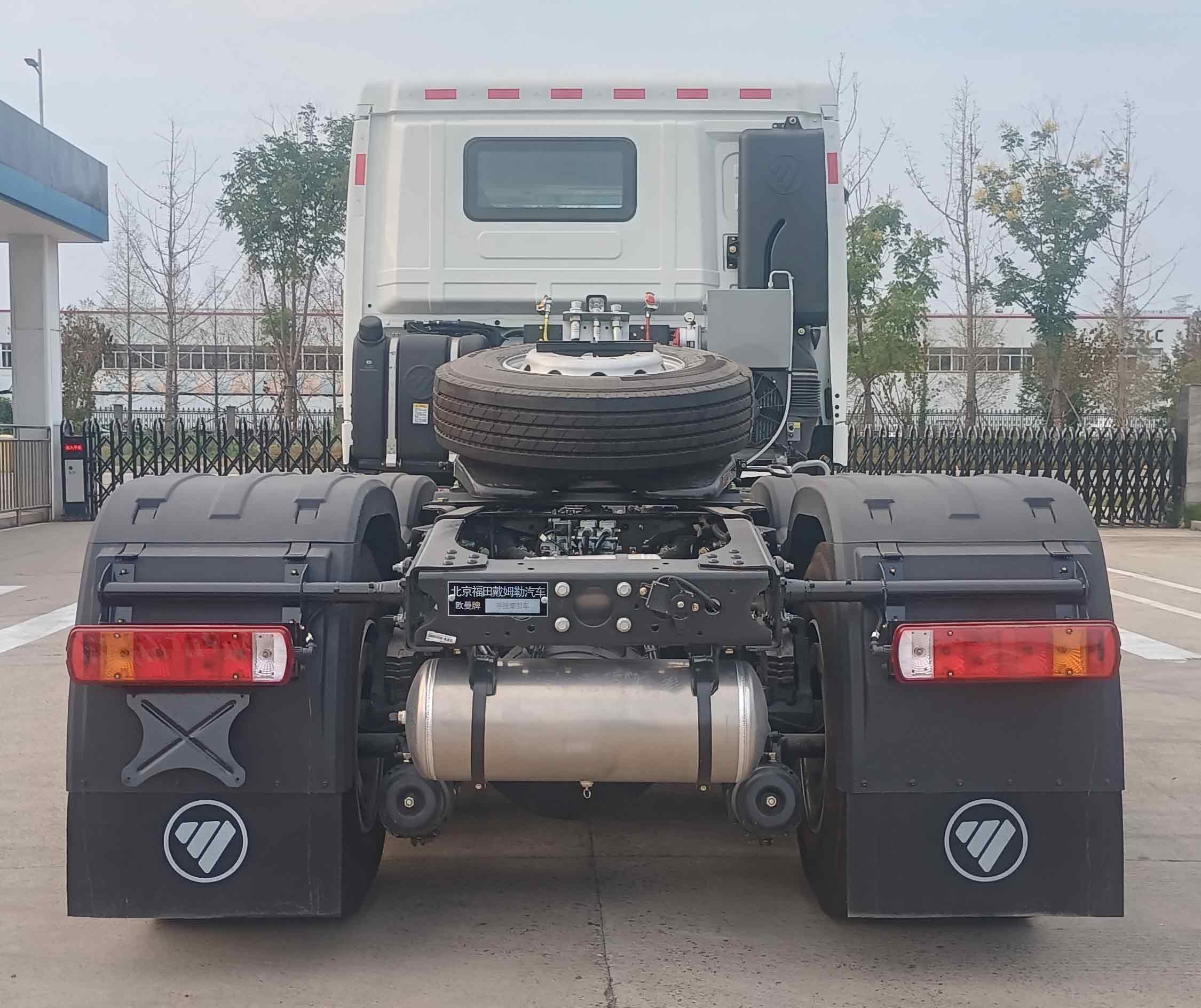 欧曼牌BJ4259Y6DEL-01半挂牵引车公告图片