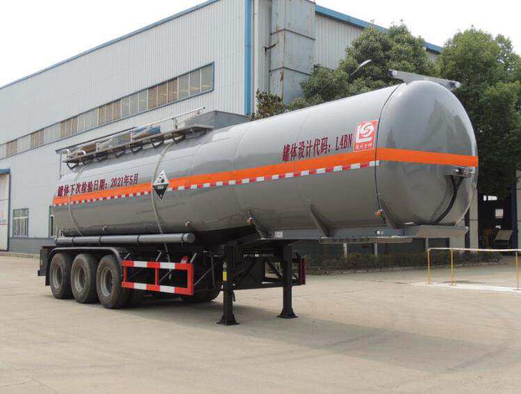 醒狮牌12.1米31.2吨3轴腐蚀性物品罐式运输半挂车(SLS9403GFW)