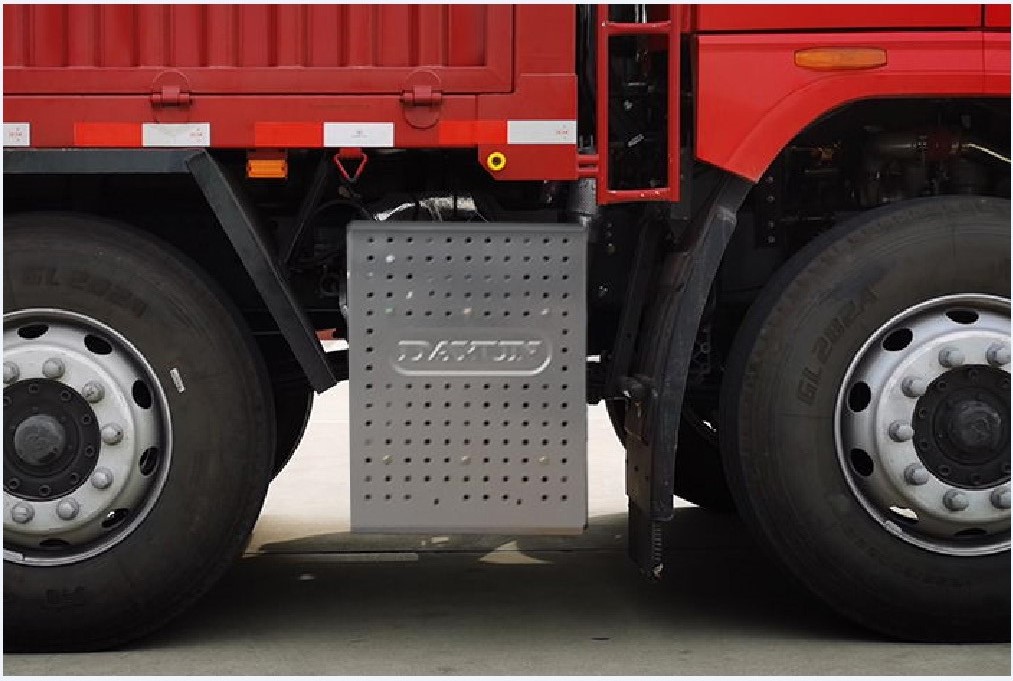 大運(yùn)牌CGC5250CCYD6CBQD倉柵式運(yùn)輸車公告圖片