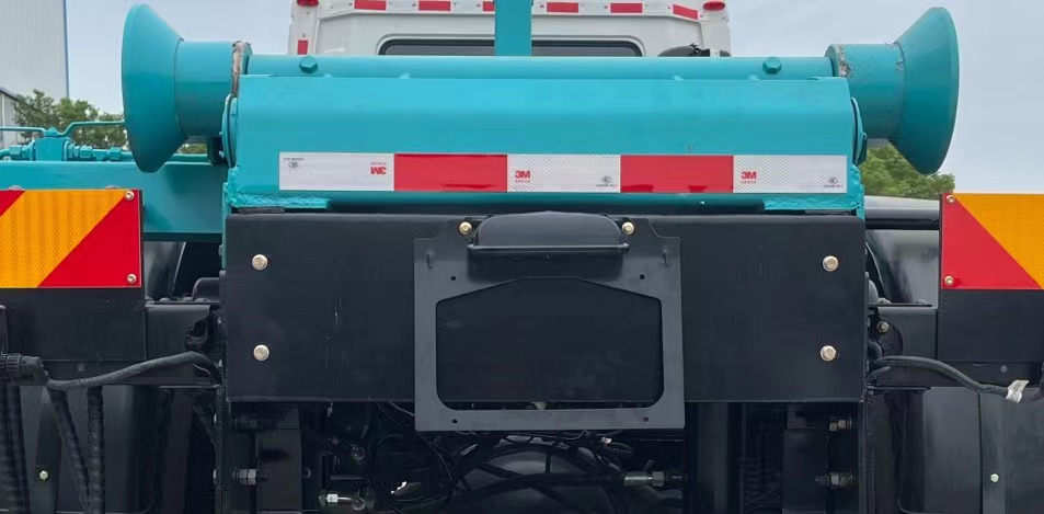 精工楚天牌HJG5182ZXX车厢可卸式垃圾车公告图片