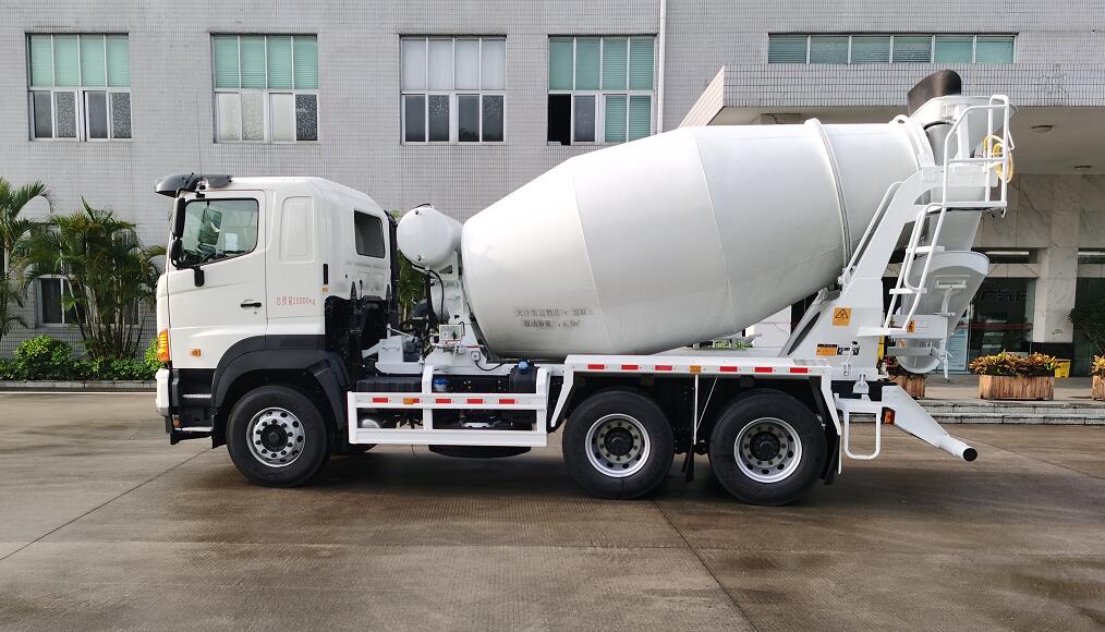 日野牌YC5250GJBFS8JK6混凝土攪拌運(yùn)輸車公告圖片