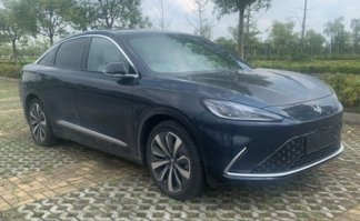 极狐牌BJ7001AUA7-BEV型纯电动轿车