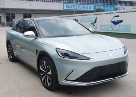 极狐牌BJ7001AUA8-BEV型纯电动轿车