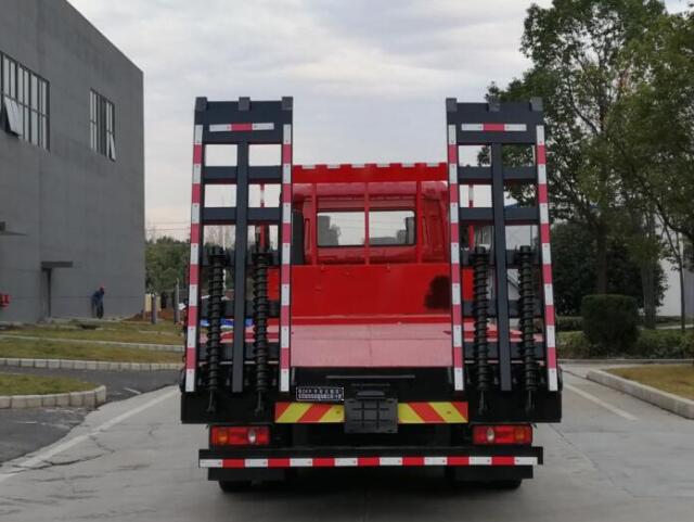 東風(fēng)牌DFV5243TPBGP6D1平板運(yùn)輸車(chē)公告圖片