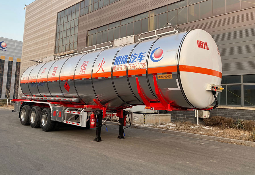 河海明珠牌12米32.3吨3轴易燃液体罐式运输半挂车(MZC9401GRYX44)