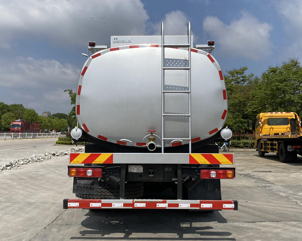 楚勝牌CSC5250TGYSM6供液車公告圖片