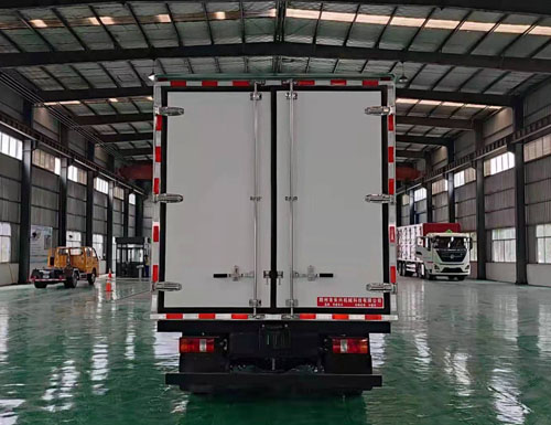 伴君長興牌AAA5047XLCZZ6冷藏車公告圖片