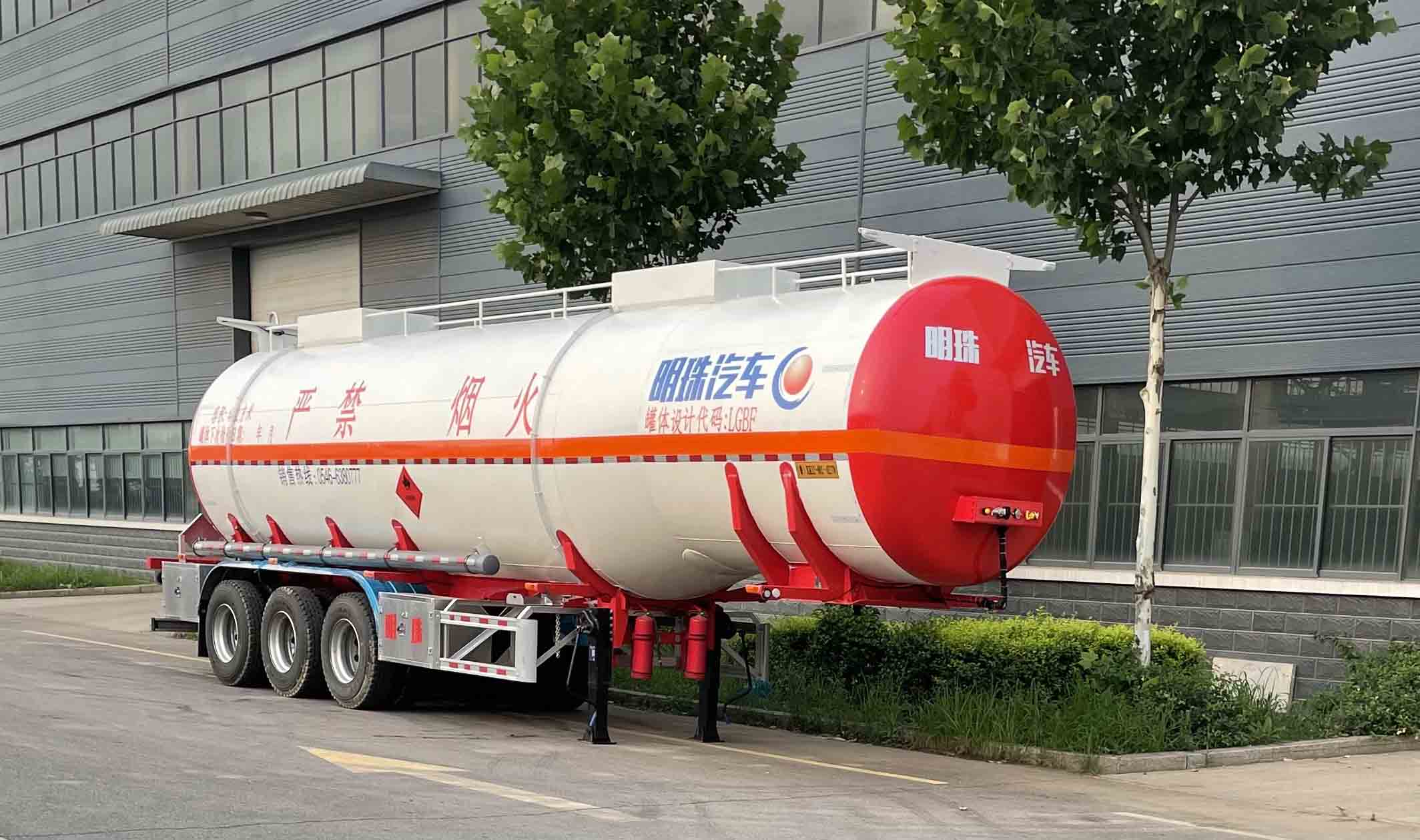 河海明珠牌12米32.8吨3轴易燃液体罐式运输半挂车(MZC9400GRYX44)