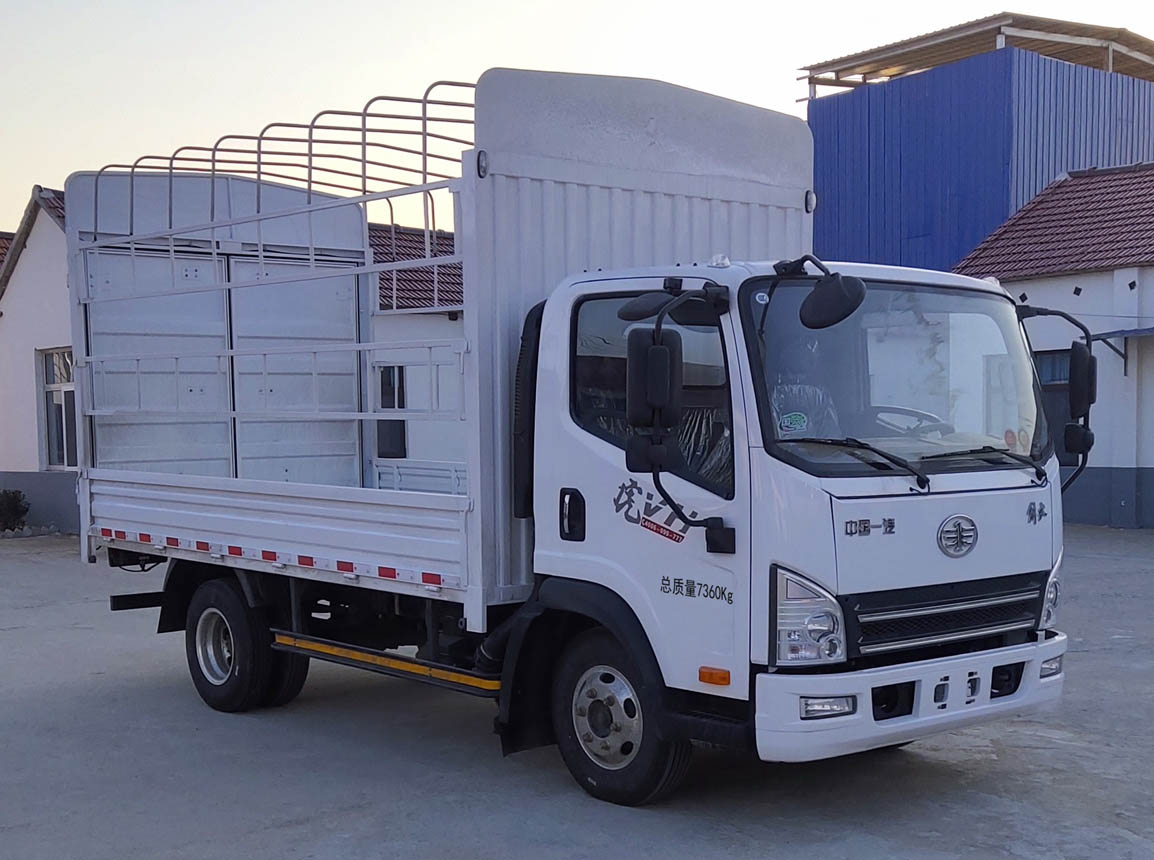 解放牌CA5073CCYP40K61L2E6A84倉柵式運(yùn)輸車公告圖片