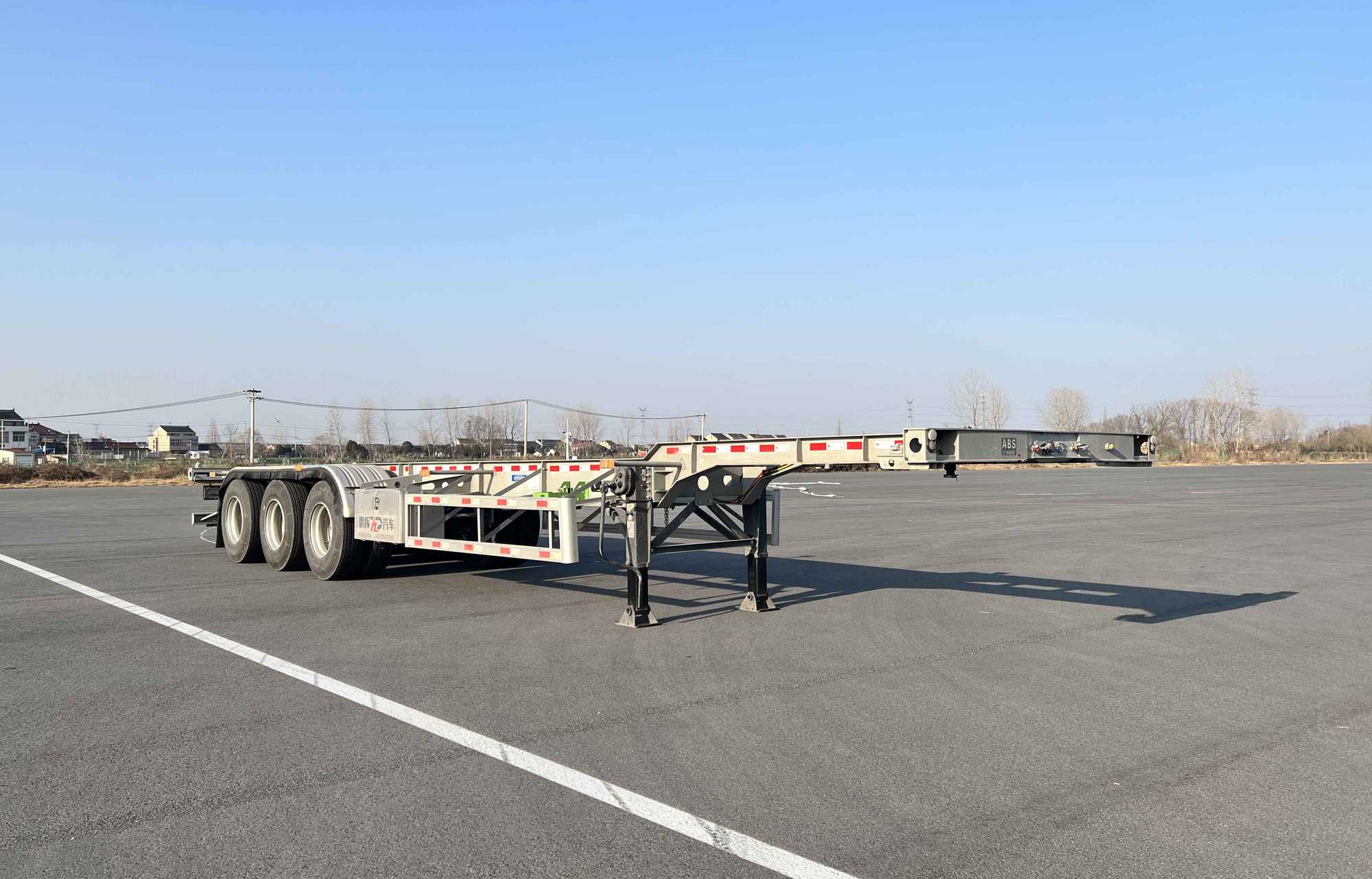 恁丰牌12.4米35.5吨3轴集装箱运输半挂车(ZPH9402TJZ)