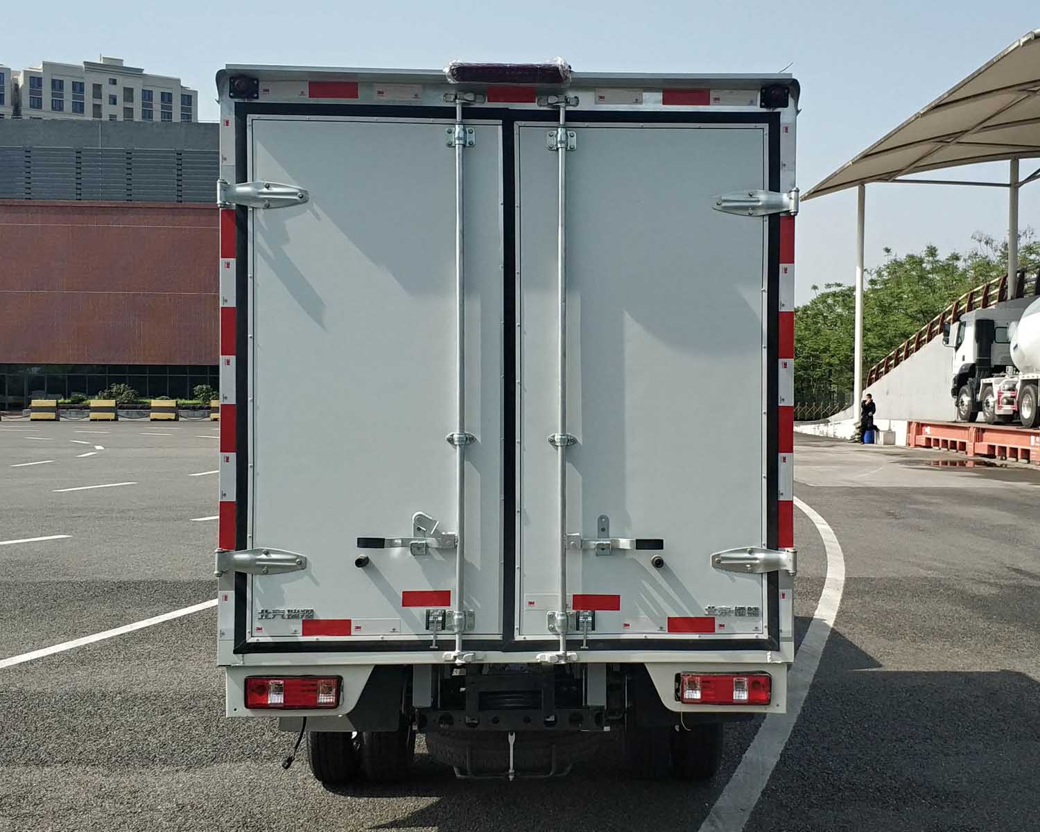 北京牌BJ5030XXYXMV1T1廂式運輸車公告圖片