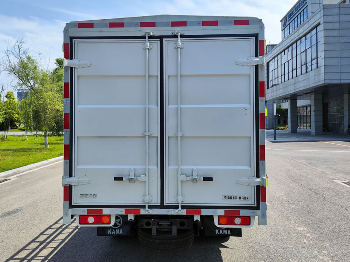 凱馬牌KMC5033CCYBEVB318X1純電動(dòng)倉(cāng)柵式運(yùn)輸車(chē)公告圖片