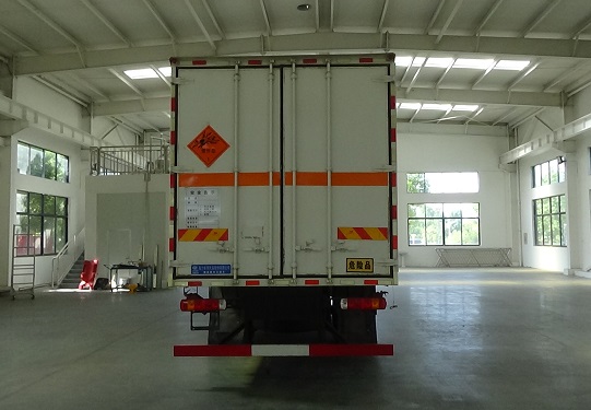 程力威牌CLW5181XQYCDP爆破器材運(yùn)輸車(chē)公告圖片