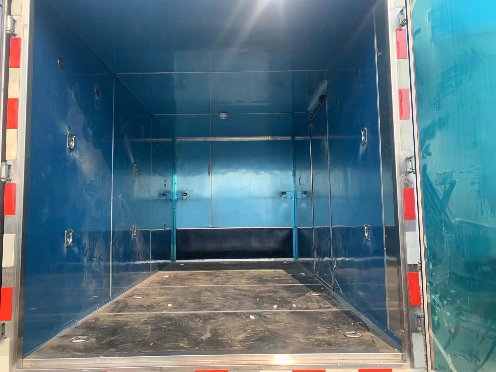 專威牌HTW5040XQYB6爆破器材運(yùn)輸車公告圖片