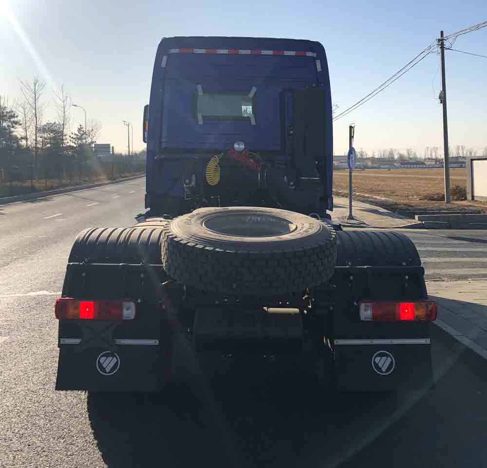 BJ4189Y6ADL-02 欧曼牌460马力单桥柴油国六半挂牵引车图片