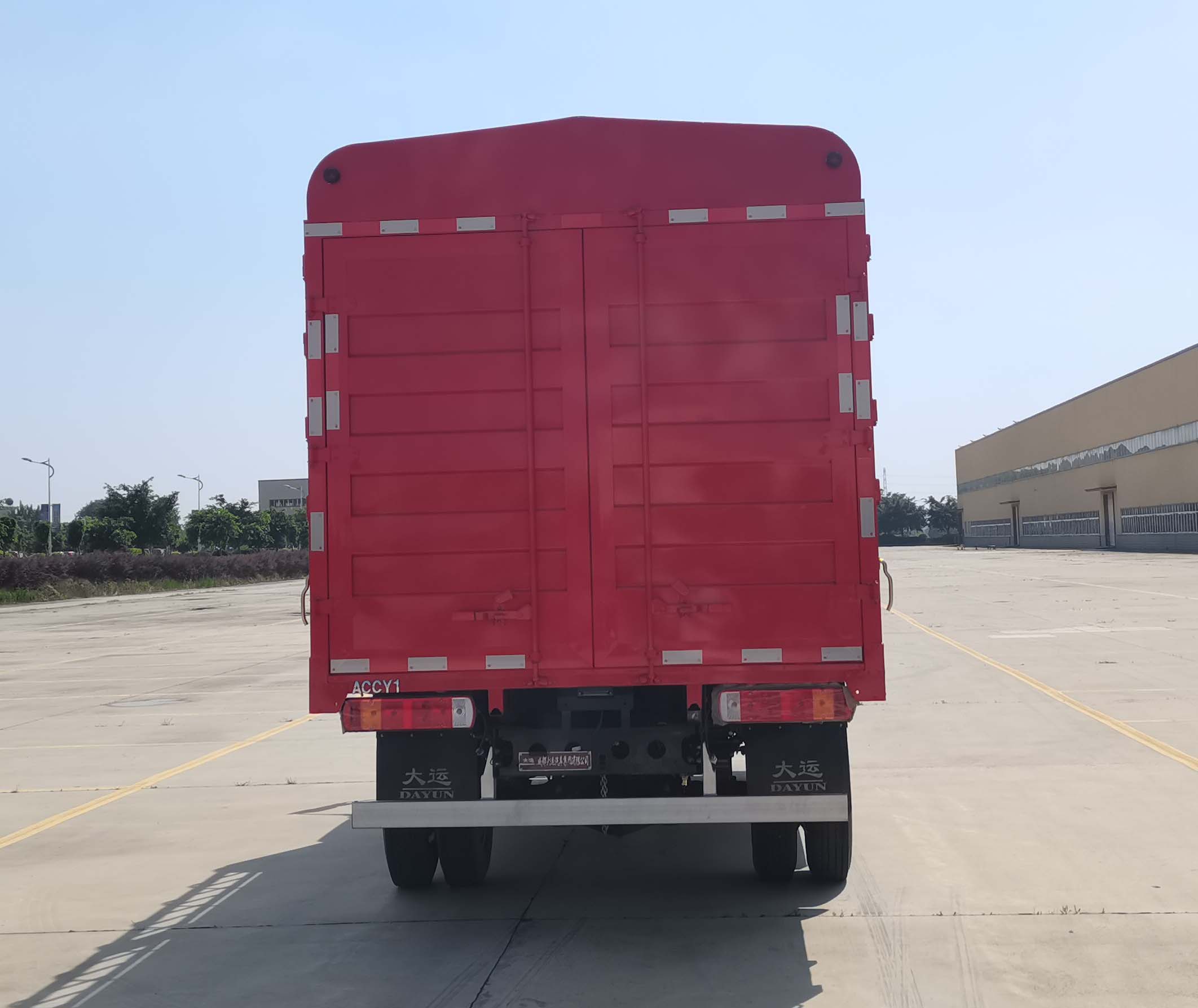 大運(yùn)牌CGC5042CCYHDF33F倉柵式運(yùn)輸車公告圖片