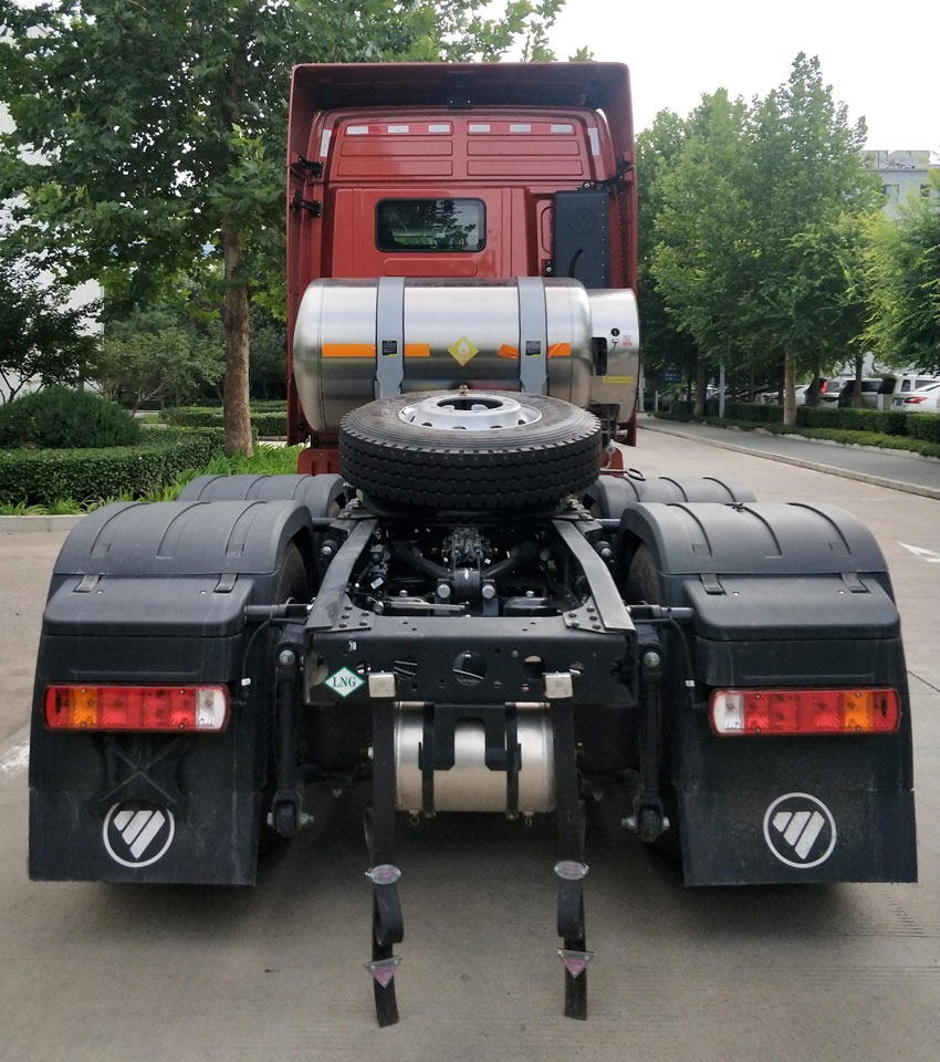 BJ4259L6DLL-11 欧曼牌530马力后双桥,后八轮LNG国六半挂牵引车图片