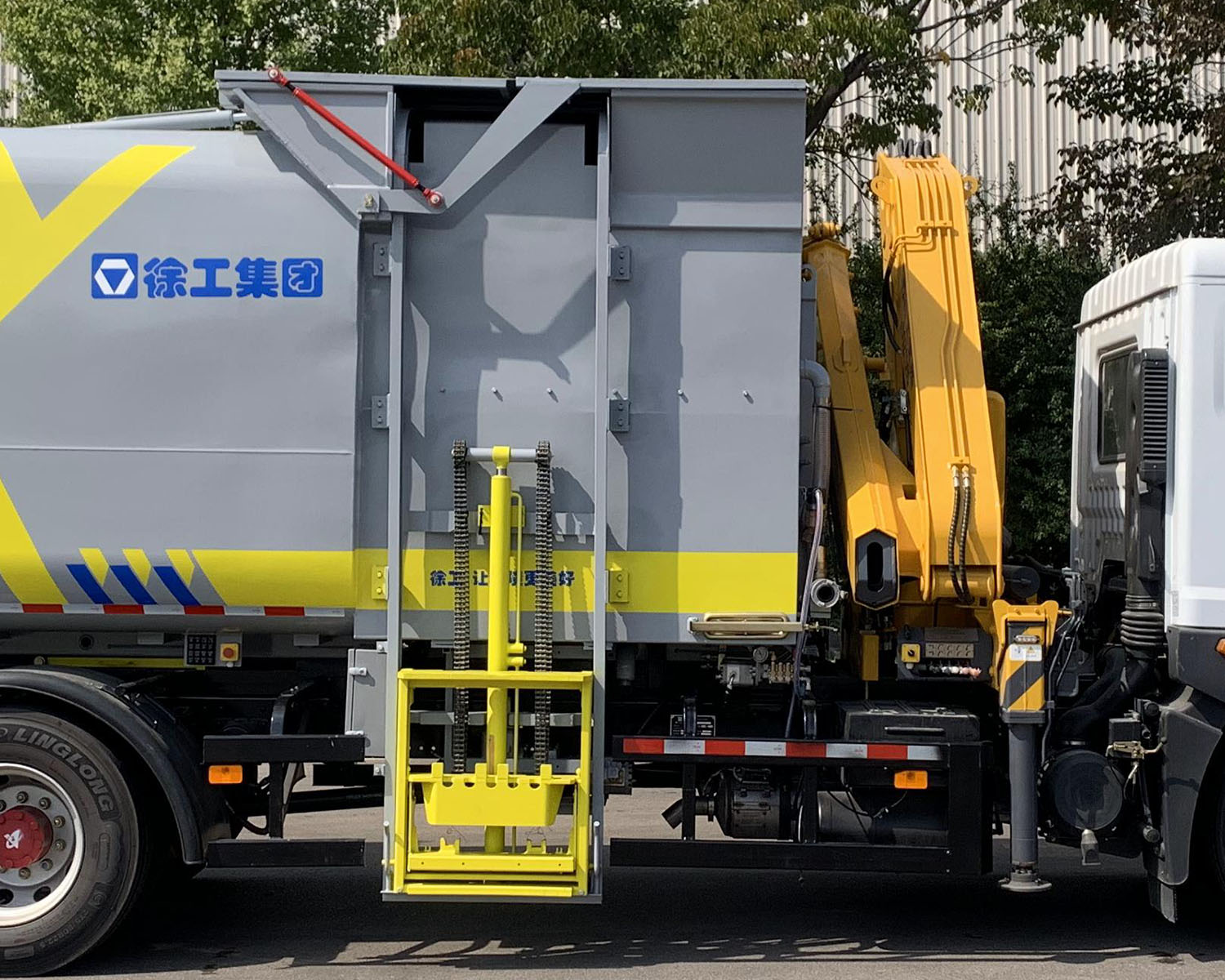 徐工牌XGH5181ZDZD6吊裝式垃圾車公告圖片
