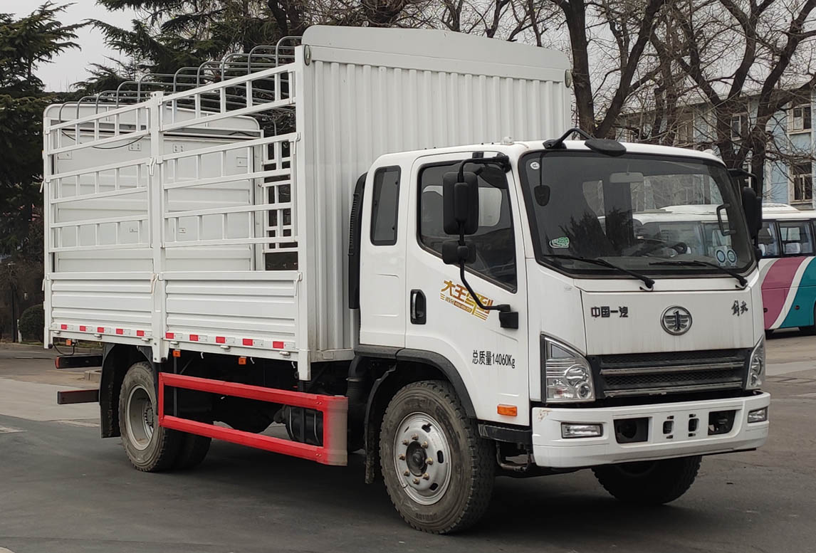 解放牌CA5141CCYP40K62L3E6A85倉柵式運(yùn)輸車公告圖片