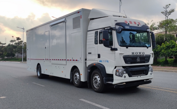 格斯圖牌DZT5203XYLA醫(yī)療車公告圖片