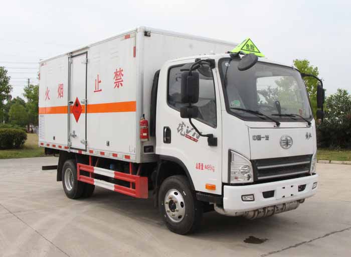 華通牌HCQ5040XRYCA6易燃液體廂式運輸車公告圖片