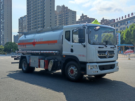新东日牌YZR5185GRYE6易燃液体罐式运输车