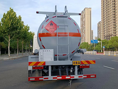 新东日牌YZR5185GRYE6易燃液体罐式运输车公告图片