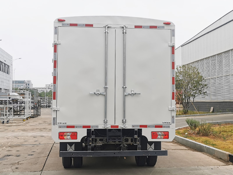 江鈴牌JX5046CCYTGD26倉柵式運輸車公告圖片