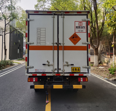 襄鑫鼎牌XDV5045XQYJ6爆破器材運(yùn)輸車公告圖片