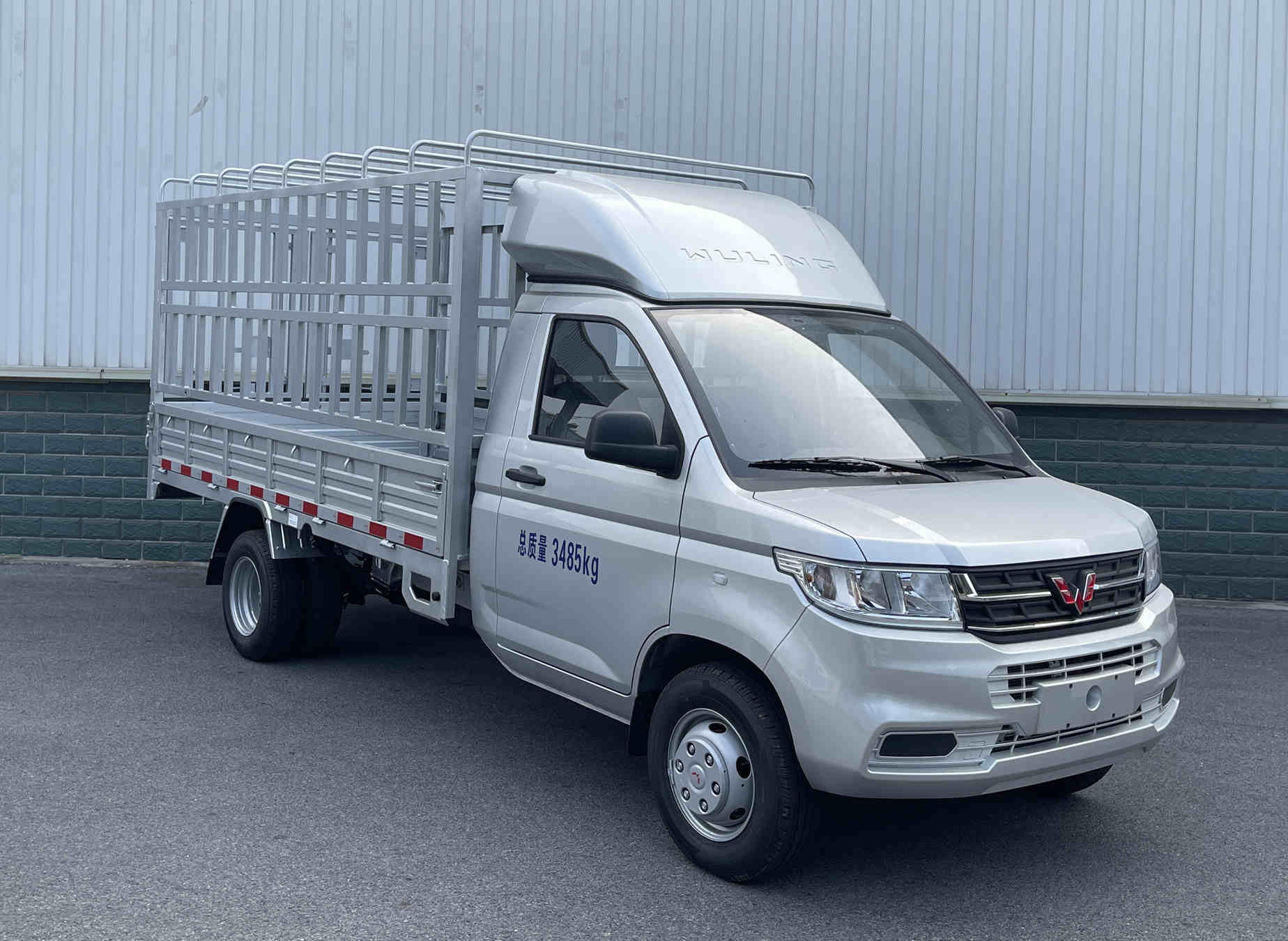 五菱牌LZW5030CCYLGHUG倉柵式運輸車公告圖片