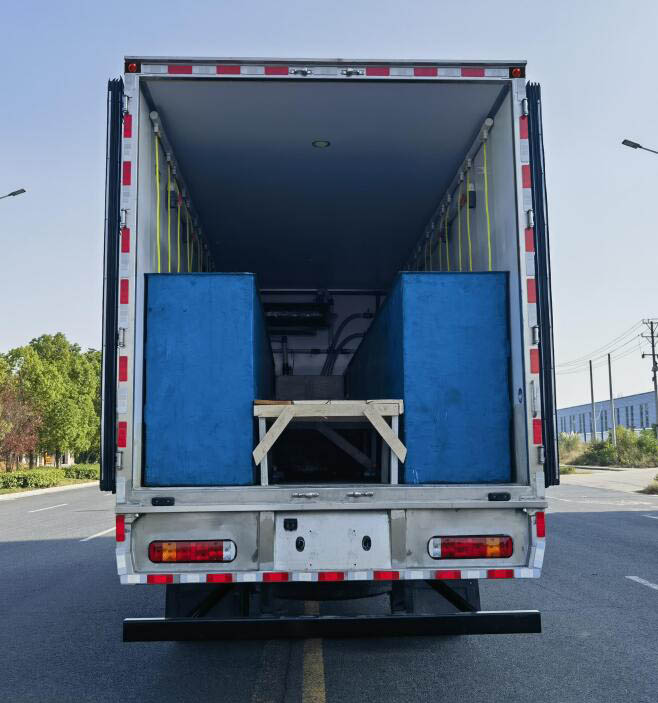 匯力威牌VVV5180TSCZZ6鮮活水產(chǎn)品運(yùn)輸車(chē)公告圖片