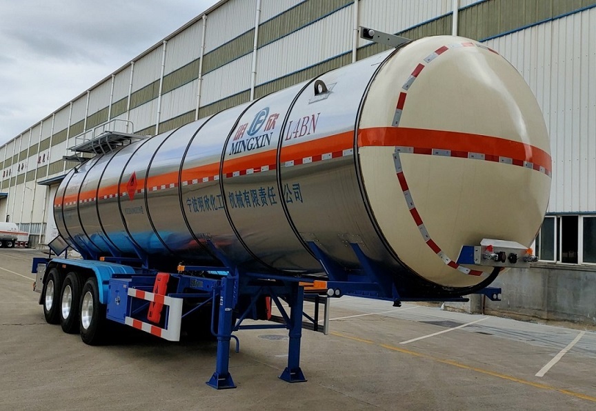 明欣牌11.9米30.9吨3轴易燃液体罐式运输半挂车(NMX9400GRY39)