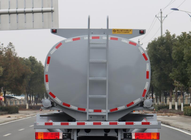 中汽力威牌HLW5250TGY6EQ供液车公告图片