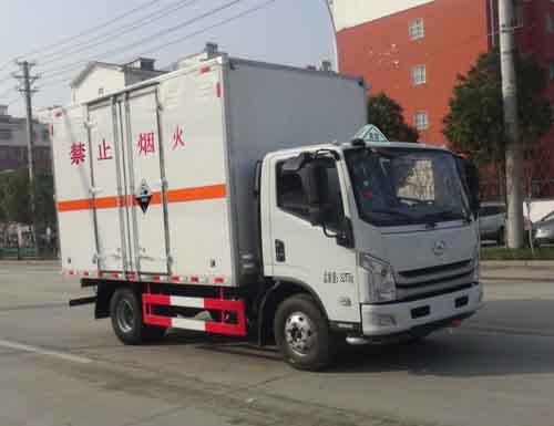 华通牌HCQ5080XFWSH6腐蚀性物品厢式运输车