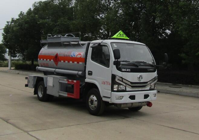 中汽力威牌HLW5075GRYEQ6易燃液体罐式运输车