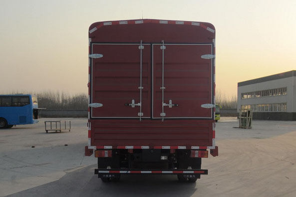 豪沃牌ZZ5077CCYG3315F175倉柵式運(yùn)輸車公告圖片