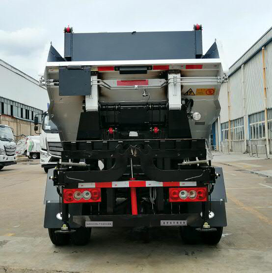 普罗科牌BJ5042ZZZE6-P2自装卸式垃圾车公告图片