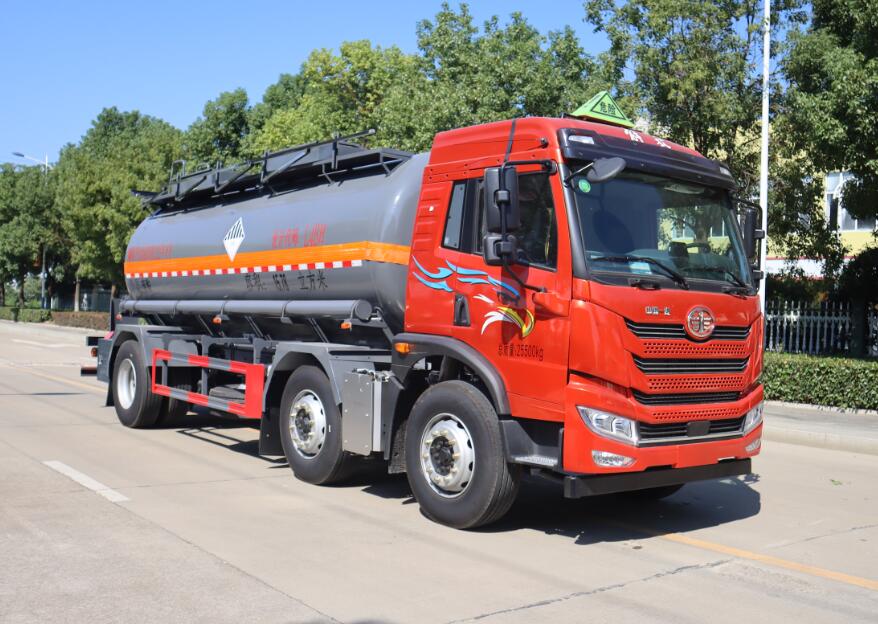 中汽力威牌HLW5260GZWC6雜項危險物品罐式運輸車公告圖片