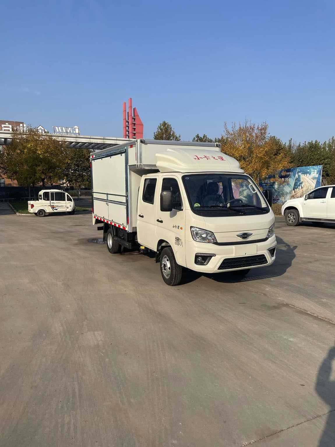 鸿星达牌SJR5042XYK-6A翼开启厢式车公告图片