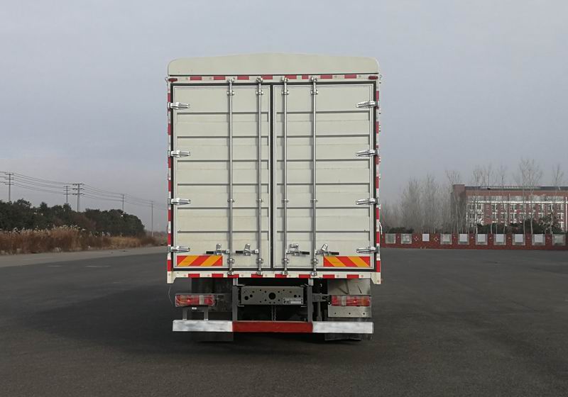 汕德卡牌ZZ5186CCYK501GF1B1倉柵式運輸車公告圖片