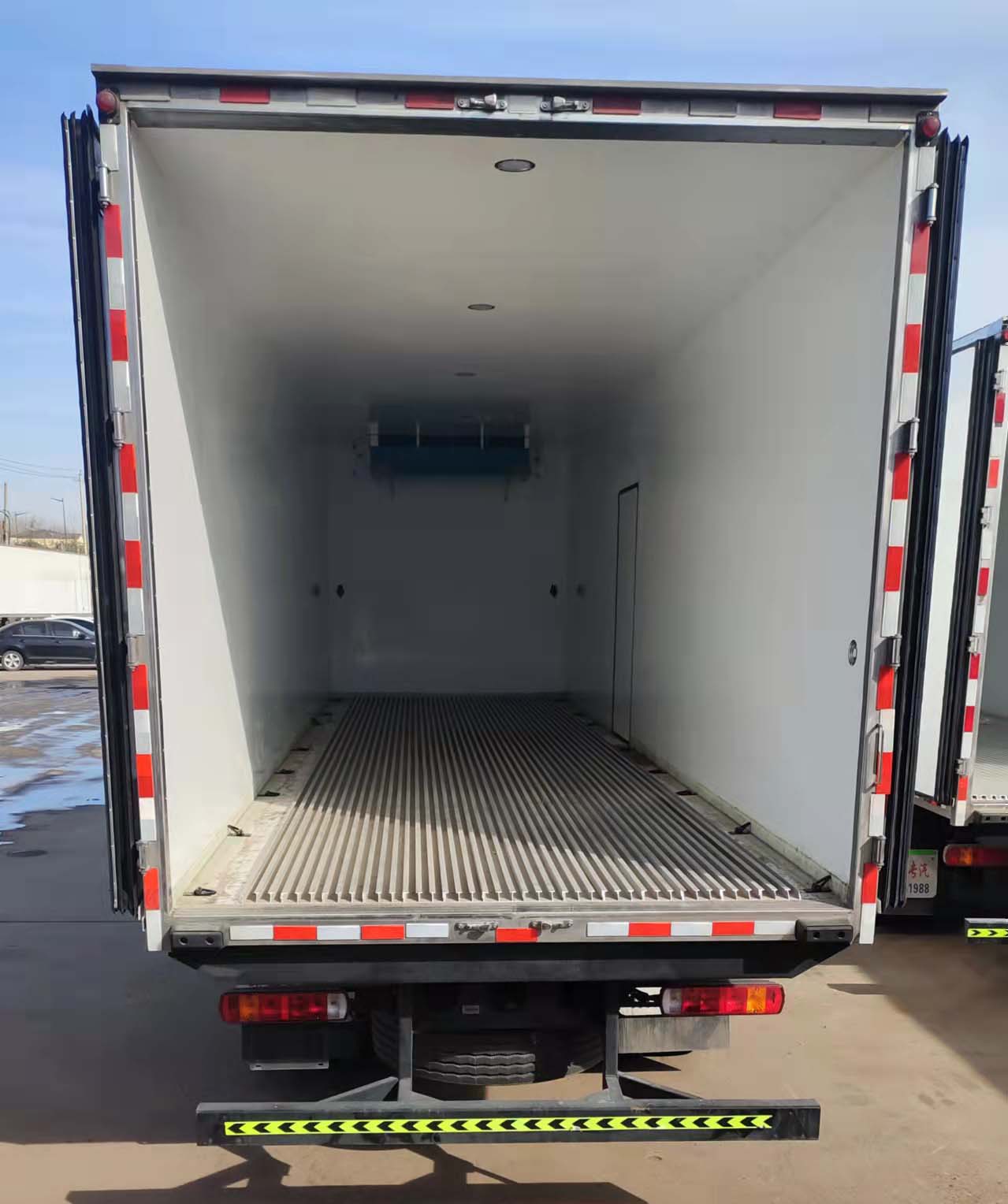 梁山冰宇牌TYL5310XLCCA冷藏車公告圖片