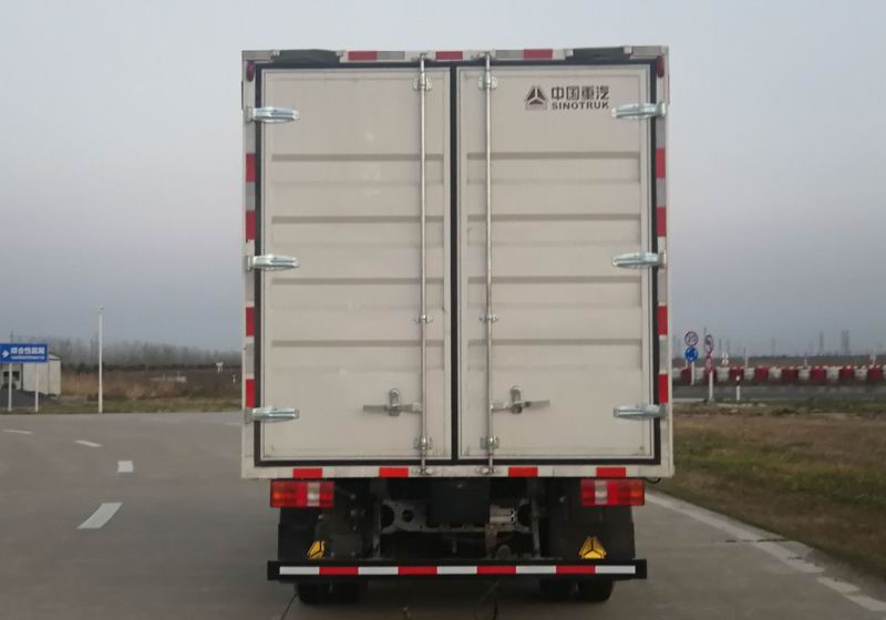 豪沃牌ZZ5047XYKG3314Z144BEV純電動(dòng)翼開(kāi)啟廂式車公告圖片