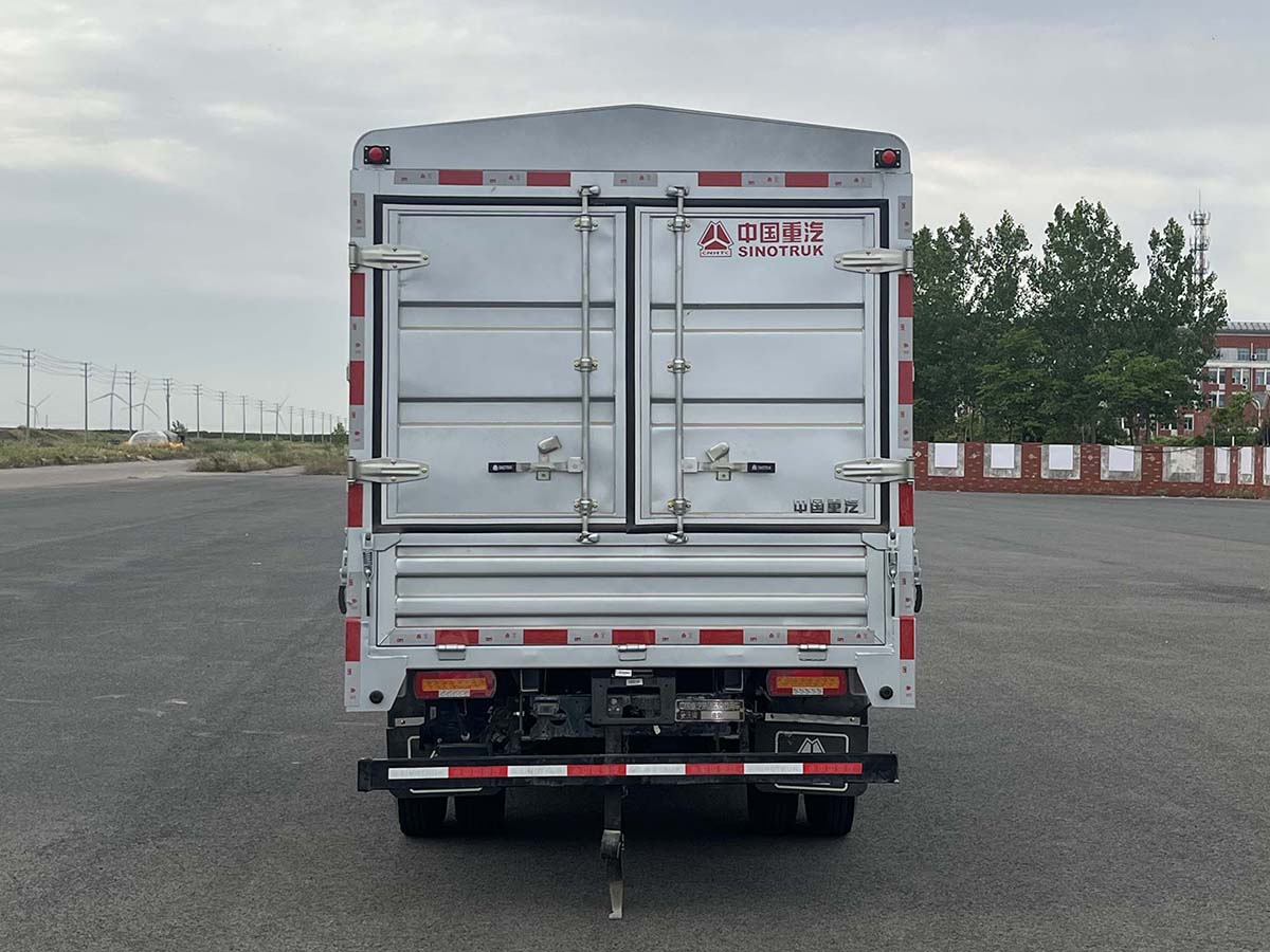 豪沃牌ZZ5047CCYF3111Z146BEV純電動(dòng)倉(cāng)柵式運(yùn)輸車公告圖片