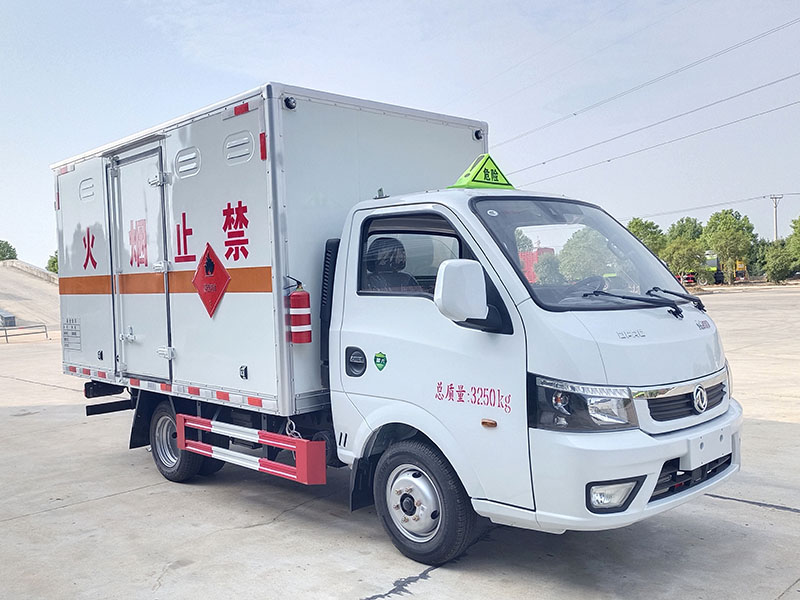 程力牌CL5030XRY6BXW易燃液體廂式運(yùn)輸車(chē)公告圖片