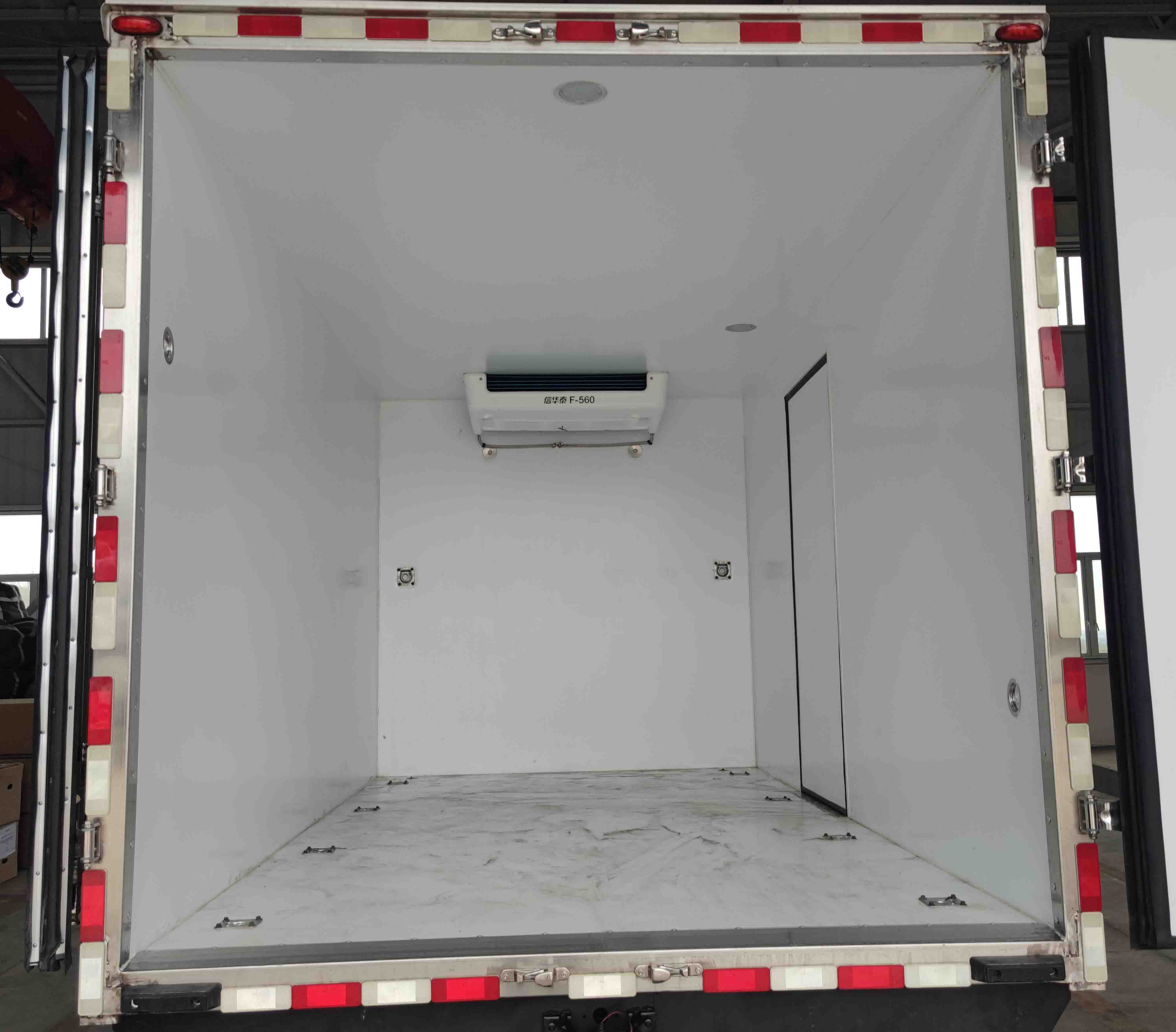 東風(fēng)牌EQ5043XLCTBEV換電式純電動(dòng)冷藏車公告圖片