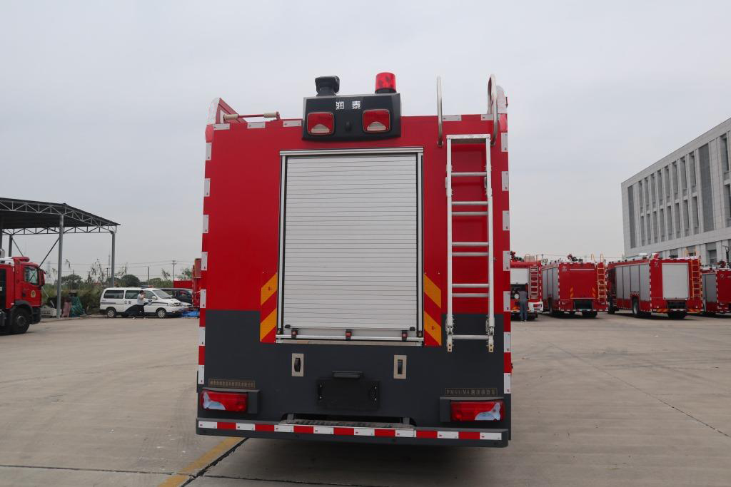 潤(rùn)泰牌RT5171GXFPM60/M6泡沫消防車公告圖片