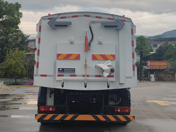 福龍馬牌FLM5182TXSDTBEV純電動洗掃車公告圖片