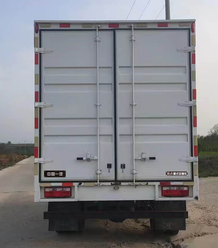 解放牌CA5080XXYP40K42L3E6A84廂式運(yùn)輸車公告圖片